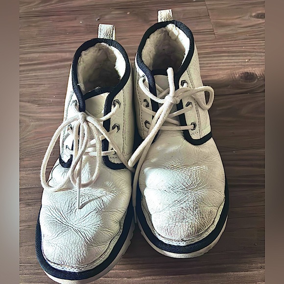 White UGGS with black laces, men’s size 10 - Picture 3 of 6